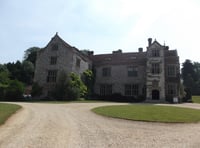 Shakespeare comedy in the open air at Chawton House