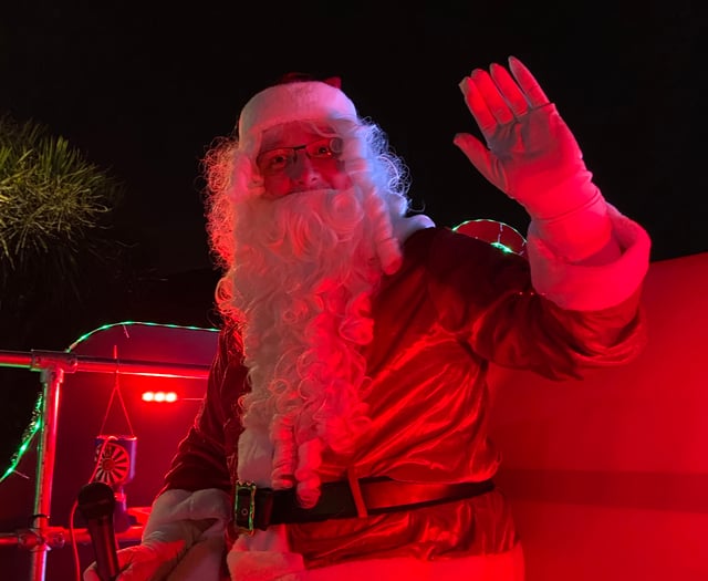 Watch: Santa's Sleigh spotted in Farnham in aid of Farnham Foodbank