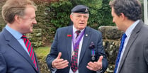 Minister for veterans Johnny Mercer enjoys pint with Beacon Hill vets