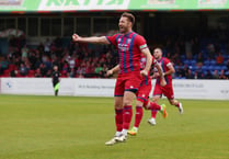 Shots win seven-goal thriller against Magpies