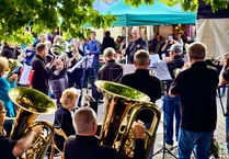 Liss Band gives surprise performance in town square 