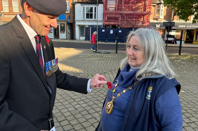 Mayor cllr Lesley Farrow receives the first poppy from veteran of 22 years, Daz